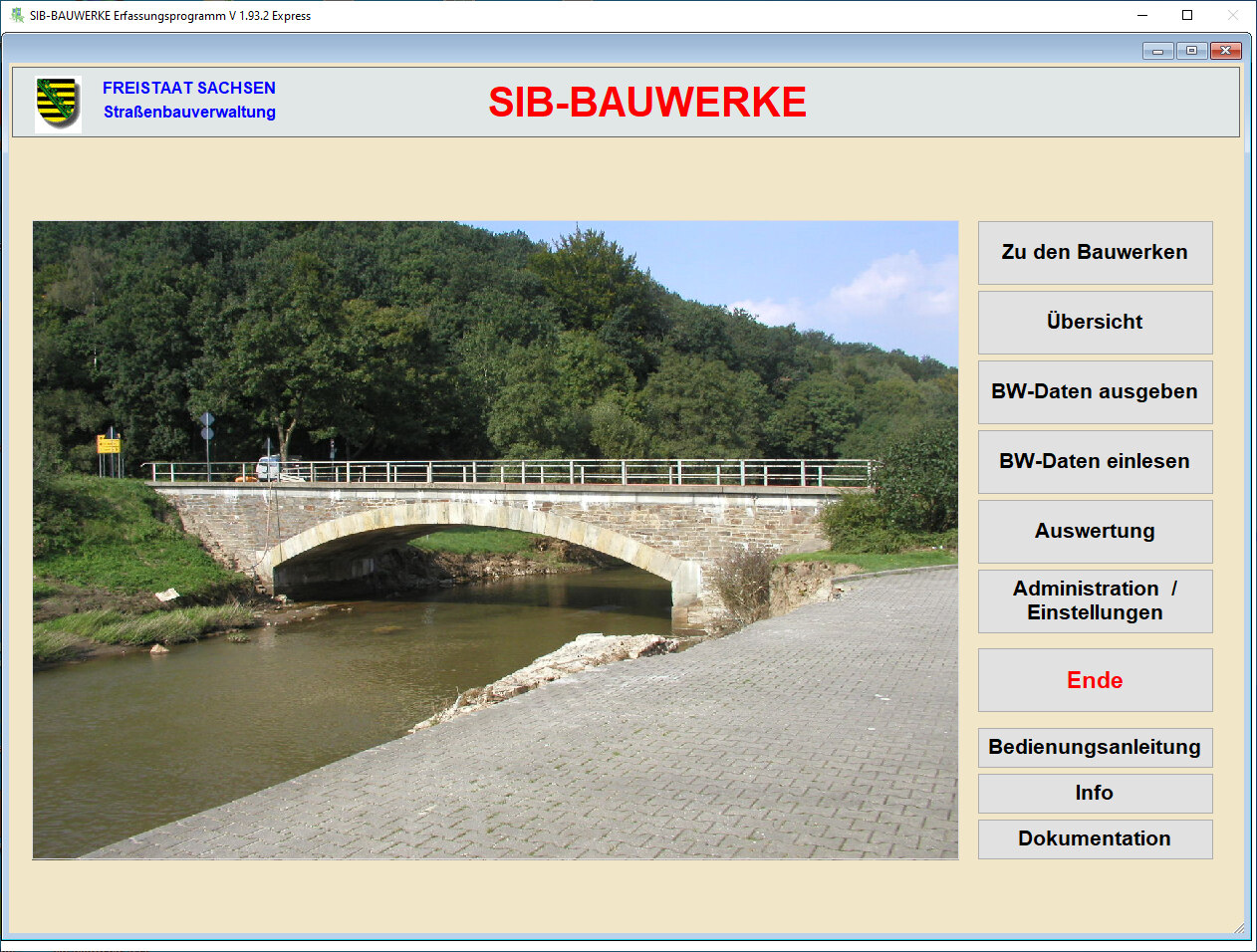 Startbild der Fachanwendung SIB-Bauwerke mit Bild einer kleinen Steinbrücke und rechts dem Menü 